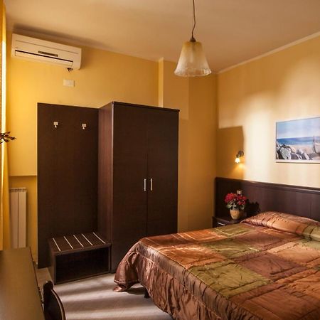 Hotel Il Cavaliere Nero Tirrenia Eksteriør billede