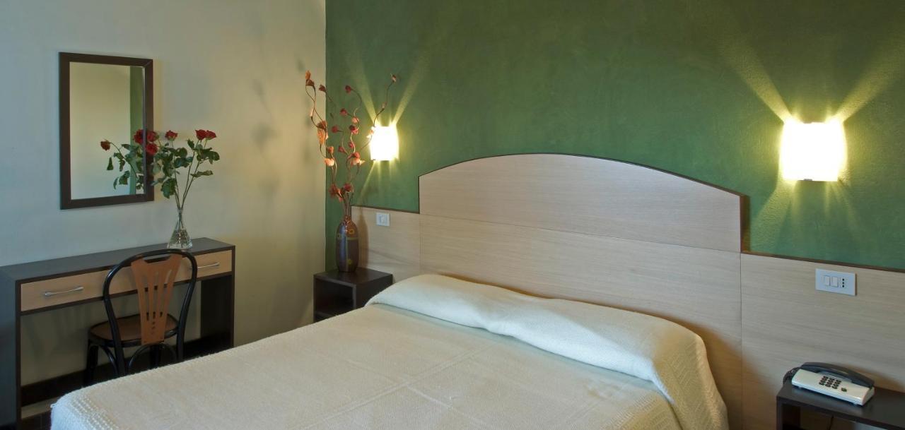 Hotel Il Cavaliere Nero Tirrenia Eksteriør billede